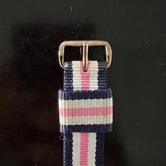 Daniel Wellington Rose Gold Classic Watch - Picture 6 of 7